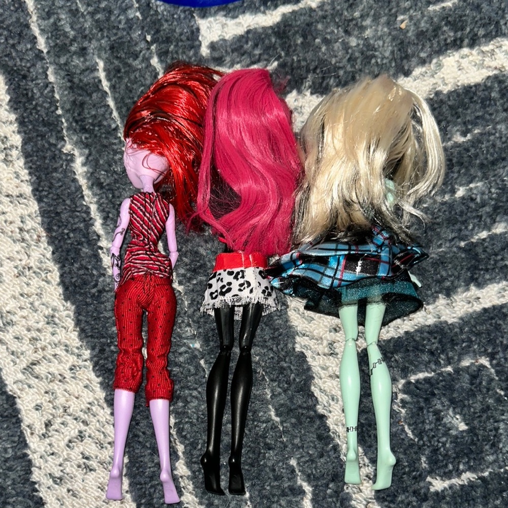 Monster High Dolls Trio - Red, Black, Green - Picture 9 of 9